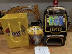 -m豆巧克力世界(上海世茂广场店)