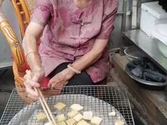 -青岩季姨妈卤猪脚店