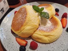 莓果奶油芝士舒芙蕾松饼-UPPER KITCHEN(延安路店)
