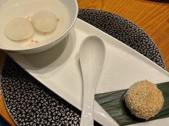 红桂大汤圆配鲜肉酥饼-萬國春·中菜馆(颐和公馆店)