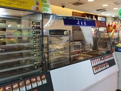 面包甜点陈列柜-全家便利店(愚园店)