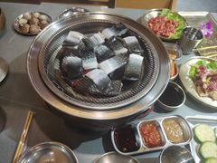 -围炉肉舍丹东海鲜烤肉·烤活鳗(步行街店)
