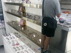 -视野联行眼镜•蔡司•依视路(温江店)