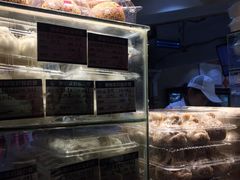 面包甜点陈列柜-白玉兰食品(汇联商厦店)
