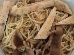 -松树干拌面店