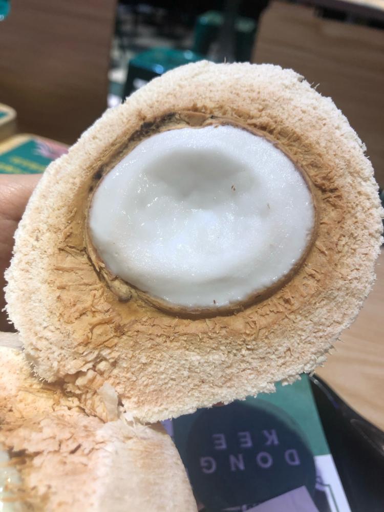 我居然吃了大半个变质变酸的椰子冻