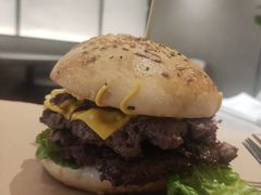 安格斯牛肉汉堡-必胜客(华邦银泰店)