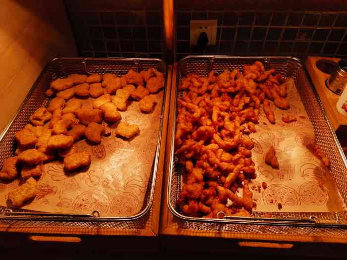 比格比萨自助(宋家庄店)-"冲着新出的榴莲烤肉披萨去的,但是有点失望.