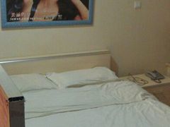 床有异味，空调老旧，和前戏宣传画么?-恒瑞至尊国际自助公寓(五四广场万象城店)