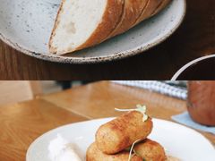 -ROAST coffee & eatery