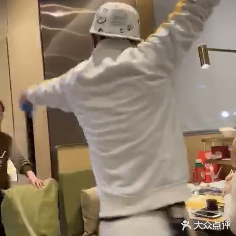 今天因为降温、排队的人不多