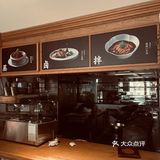 这家小馆位于成都宽窄巷子，是吃货们的必去之地！