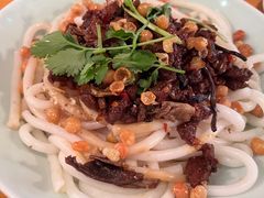 野蘑菇牛肉拌米粉-疆Jiang·新疆秘制料理