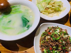 宣威小炒肉-老滇山寨•云南特色菜•地方菜•民族风情歌舞表演(金碧店)