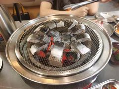 -围炉肉舍•炭烤活鳗•丹东海鲜烤肉(步行街店)