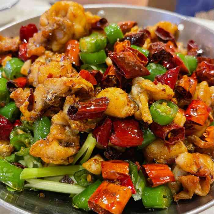 红城川菜·二十年老字号-"能在西华路这条食街屹立不倒20年肯定味道.