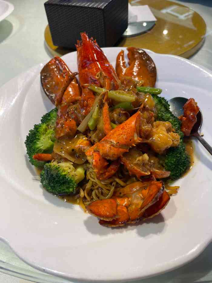 万龙洲海鲜(亚运村店)-"鲟龙鱼味道一般,有点柴.没想到榴莲诱惑倒.