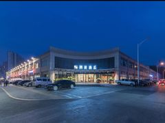 -潮漫酒店(北京通州环球度假区临河里地铁站店)