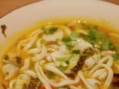 藤椒酸菜黑鱼面-陳八两面家(滨江天街店)