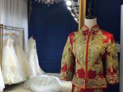 -觅白婚纱礼服馆