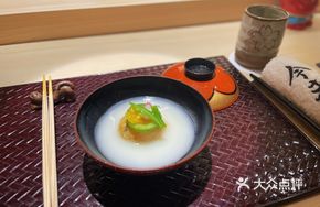 Shark Fin and Sea Urchin Clear Soup