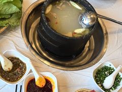 -鲁朗纳麦石锅鸡庄园