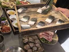 -围炉肉舍•炭烤活鳗•丹东海鲜烤肉(步行街店)