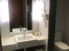 -全季酒店(郑州建设路碧沙岗地铁站店)