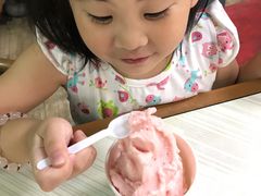 草莓泡泡冰-以利泡泡冰-士林总店