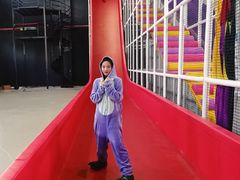 -嘿哟动霸CHUA·新潮玩运动娱乐中心·蹦床滑冰团建乐园