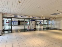 -奥利弗·雷金纳德·坦博国际机场