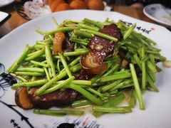 泥蒿炒腊肉-回家湘菜馆(浮山后店)