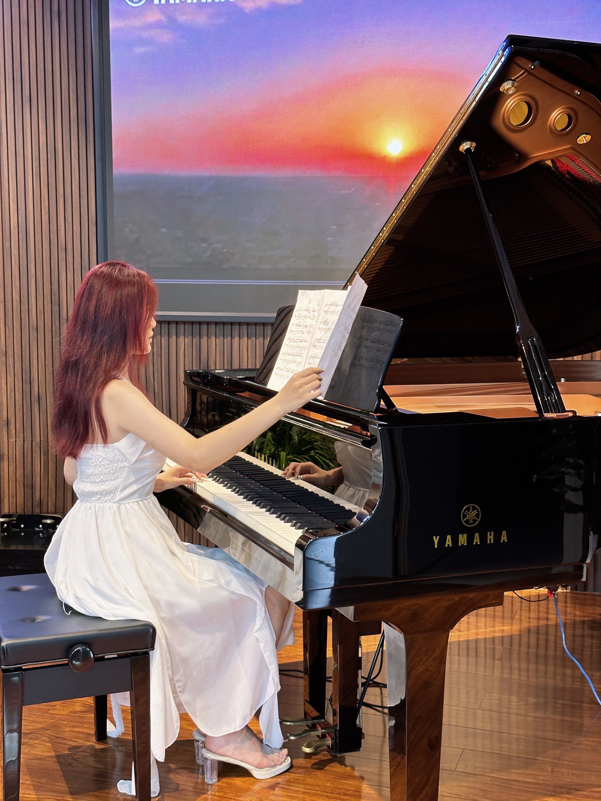 钢琴既是一种乐器 也是音乐爱好者的"好朋友" 所以在选换什么钢琴的