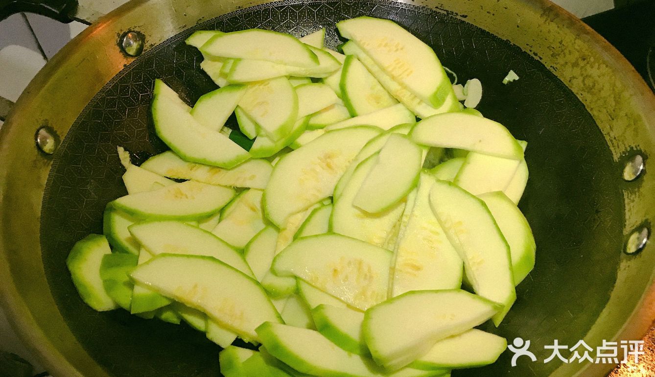 家常菜中好吃又好做的炒西葫芦