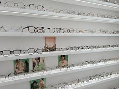 -美式眼镜·授权蔡司.依视路.尼康.豪雅.明月(南翔印象城店)
