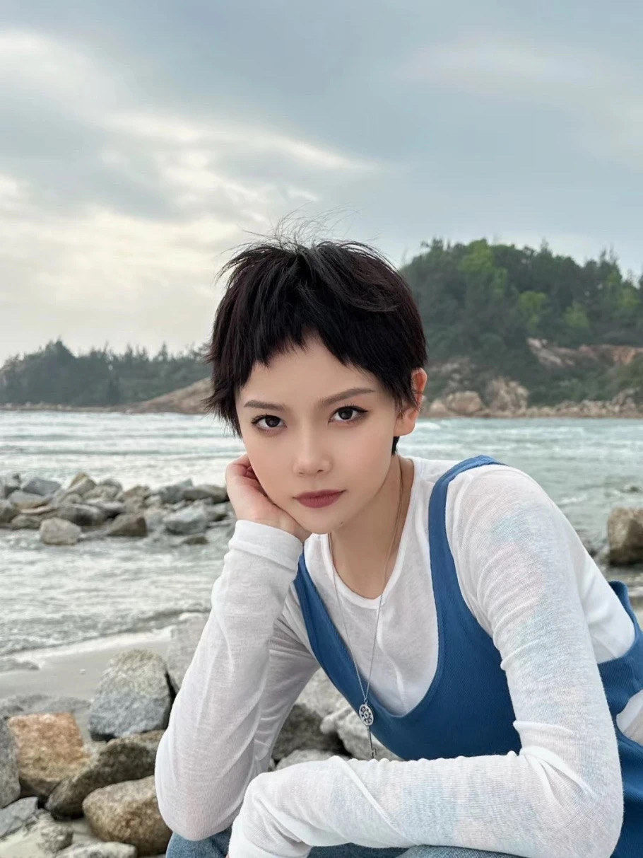 新剪的短发好酷好喜欢 中性风夏日必备哦#女生超短发烫发