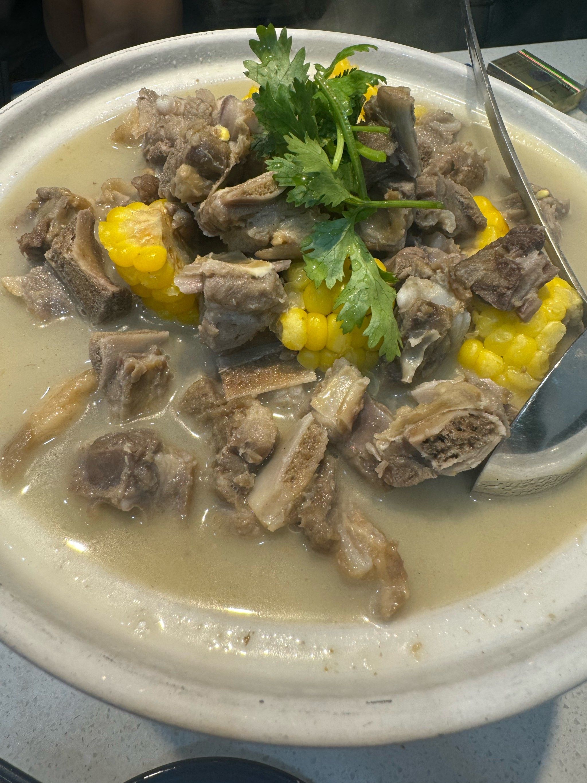 「金底楼·广德火锅·创意菜(总店)」排骨配上玉米味道鲜甜