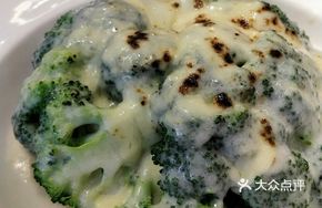 Baked Broccoli in White Sauce