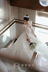 点击看大图 -曼青婚纱礼服馆