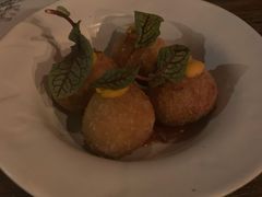 炸蓝纹芝士奶油球-Ocean's Table 欧舍