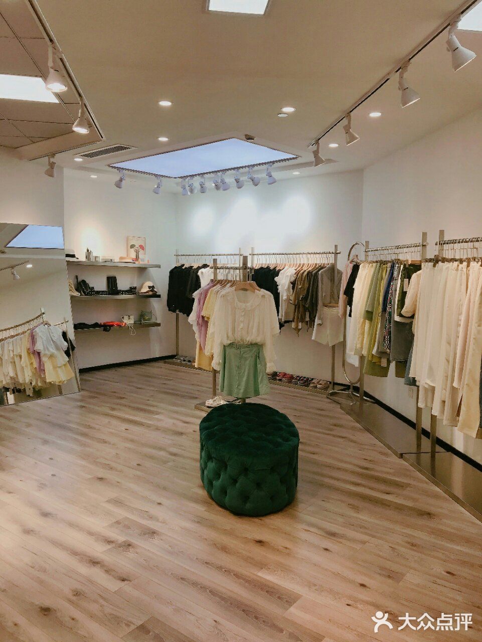 终于买到了心心念念的衣服 太满足啦
