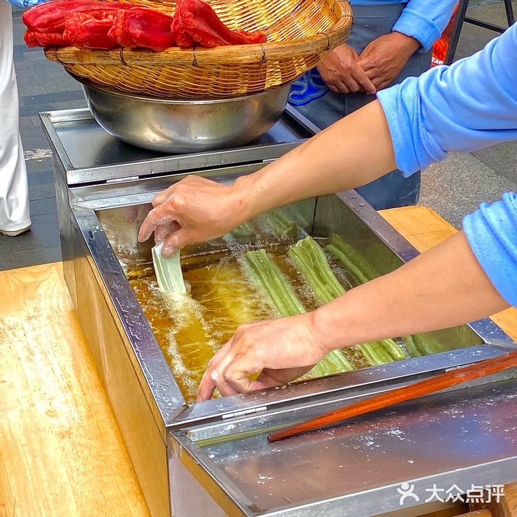 油条新风尚，一口彩色，满口幸福！