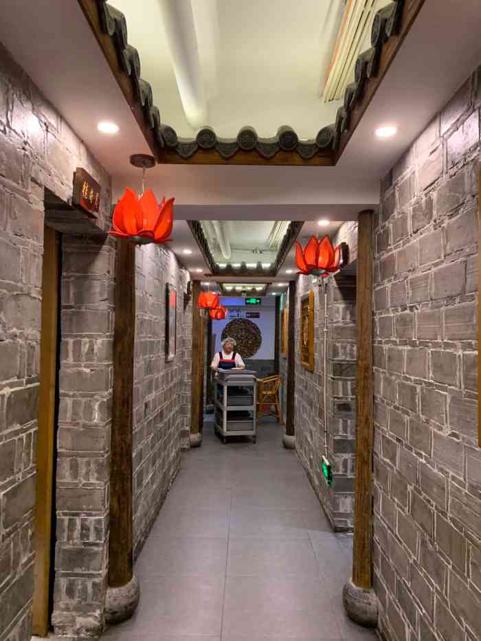老宁波弄堂菜馆(天源巷店)-"第二次来才吃到 等位的时候会有包点提供