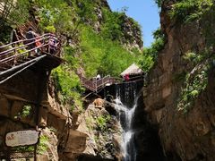 -大平台龙居瀑布旅游区