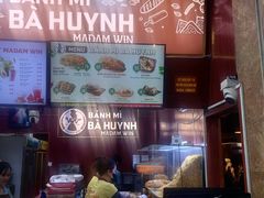 -Bánh Mì Huynh Hoa