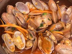 -何妹湿辣牛肉·粤式烧烤砂煲(桂雅路店)