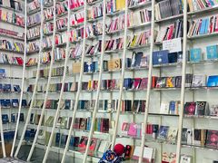 -钟书阁(松江泰晤士小镇店)