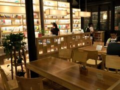 -猫的天空之城概念书店(杭州南宋御街店)