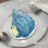 适合两个人坐下来安静聊天，因为被甜点外表迷住