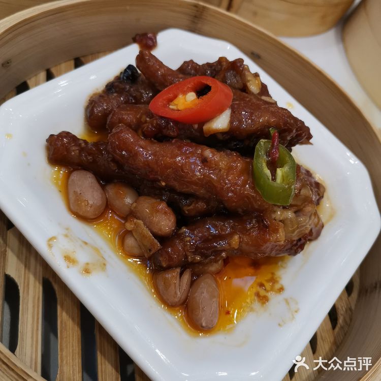 周日去的时候还要拿号等位，比较旺场